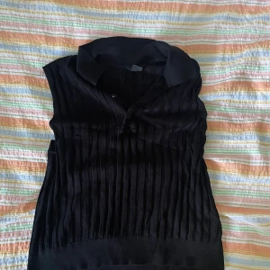 Stickad topp - Med krage 