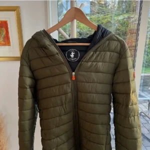 SAVE THE DUCK JACKA - Dunjacka ifrån save the duck Storlek M 