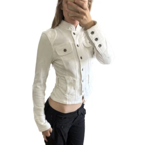 Y2K BLAZER - Y2K BLAZER I BOMULL ⚪️ Storlek S ⚪️ Bra skick ⚪️ Använd gärna köp nu ⚪️😽