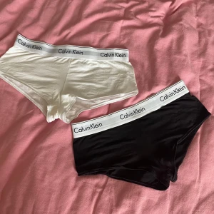 Calvin Klein underkläder svart och vitt - I storlek S! 