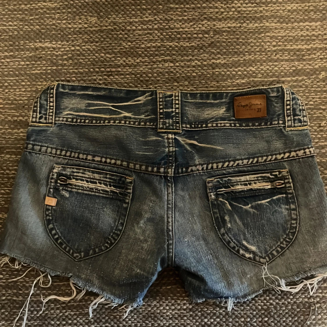 Säljer för att dom inte passar längre - 91