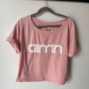 Träningstopp -  Crop top modell. Nyskick.