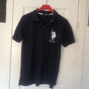 Polo Ralph Lauren pike - En skön och snygg pike som är perfekt för alla tillfällen! Skick: 9/10 använd 3-4 gånger  Byten kan diskuteras:)