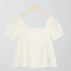 Bubbly blouse  - Säljer denna jättefina blusen från Gina Young i storlek 158 - 164 ⭐️  Blusen är helt slutsåld, har inga defekter och har bara används ett par fåtal gånger 💓 Köpte för ungefär 200 💗 Ifall du vill ha fler bilder är det bara att skriva!💞