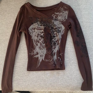 Tröja - Långarmad söt tröja med detaljer