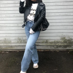 Lager 157 boulevard jeans - Insydda till min längd 153 cm. Så fina jeans i bra i skick. Katt finns i hemmet