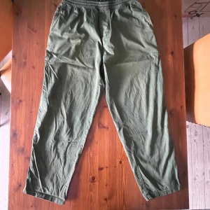 Polar surf pant - Pretty washed out. Gave it a color bomb in the washing machine. Good condition except one of the pockets broke so I closed it up with safety pins