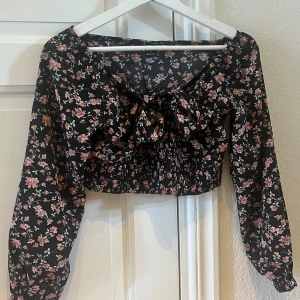 Tröja - Tröja från shein i storlek S, endast använd 1 gång