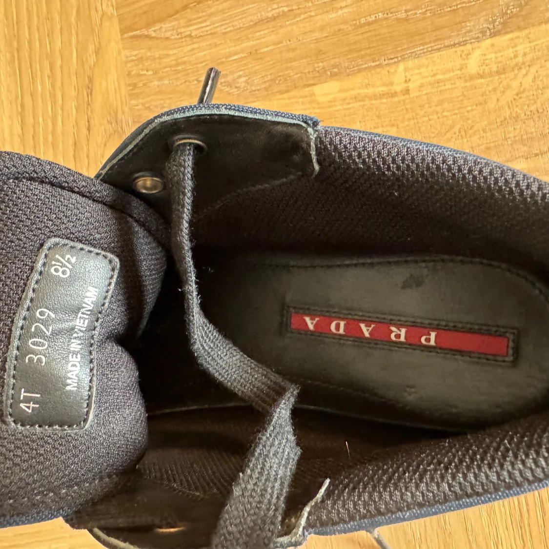 Oanvända Prada sneakers EU43/8,5 - 90