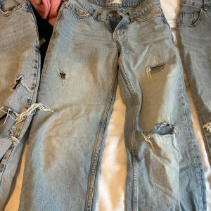 Jeans - Lågmidjade jeans, storlek 152 från Gina.