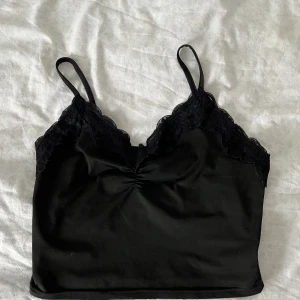 Linne med spets - Bra skick