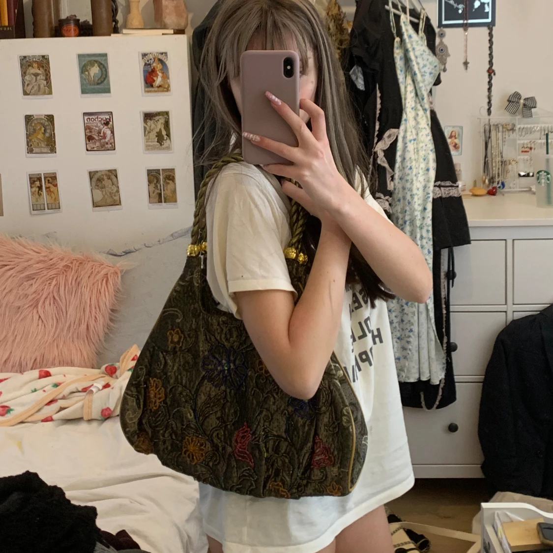 Väska med pärldetaljer - 93