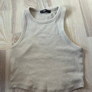  Beige topp -  Jättefin beige topp storlek S