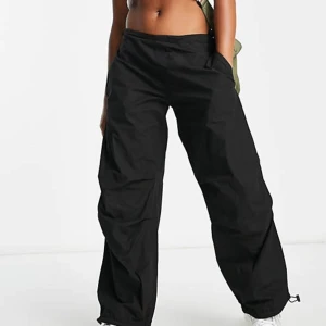 Parachute byxor - Svarta parachutebyxor som ej används längre 