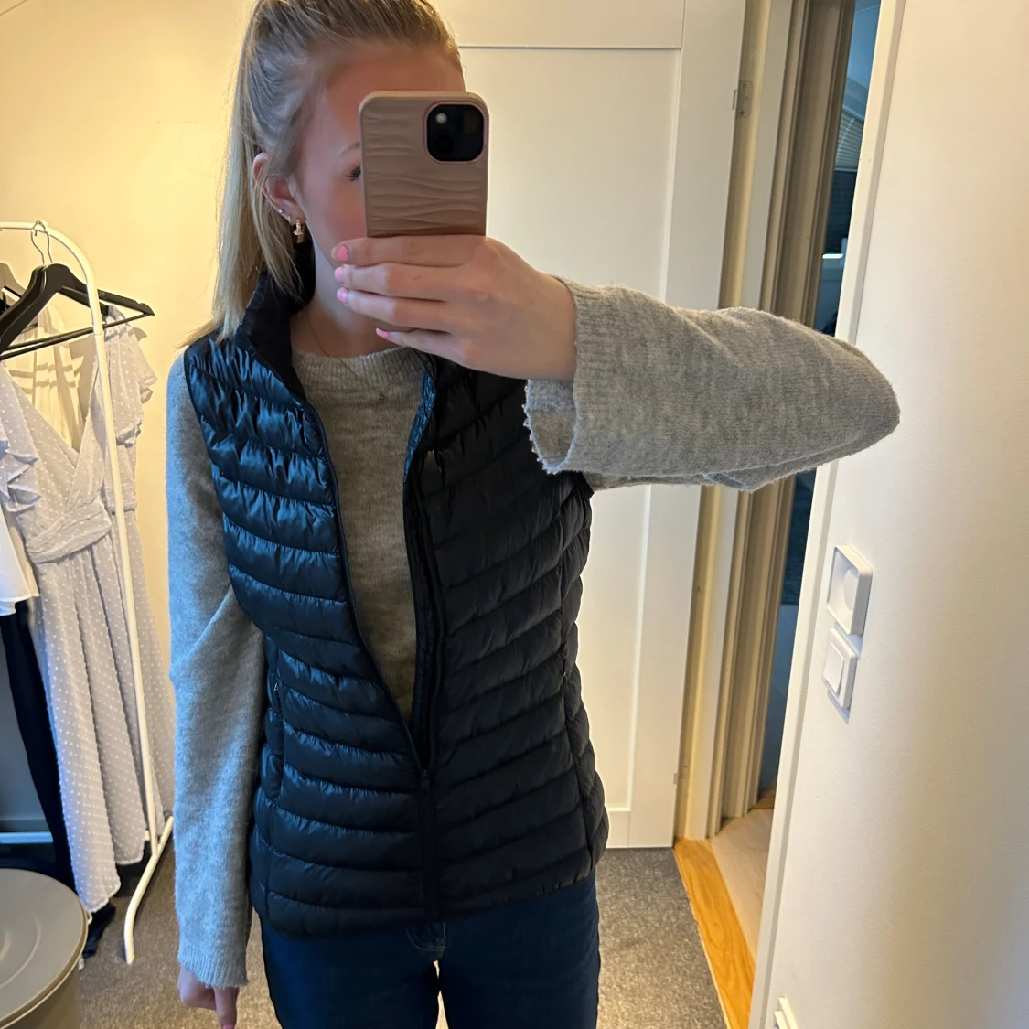 Svart dunväst - 92