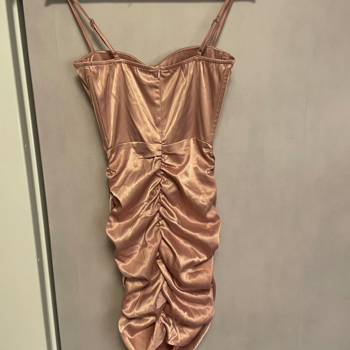 Fin gammelrosa klänning aldrig använd  - 90