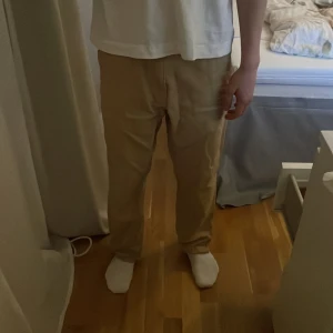 Carhartt WIP Double Knee Pant - Ett par Carhartt WIP double knee byxor i mycket fint skick. Köpta för 1500kr och har inga märkbara defekter. 