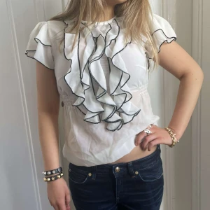 Volang blus - Jättefin blus med volanger! 