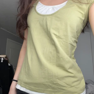 Söt topp - Gullig grön topp! Storlek M men uppskattas som en S ⭐️