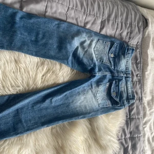 2000s lowwaist jeans - Liknande miss me jeans, knappt använda och i mycket bra skick