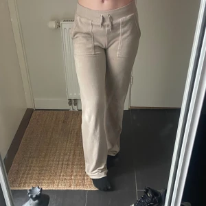 Beiga Juicy Byxor - Storlek Xs men som S. Bra skick. Använd några gånger. Original pris : 1200kr.