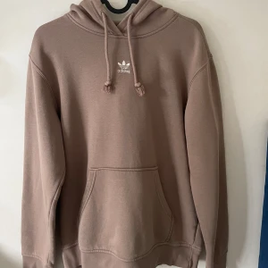 Adidas hoodie  - Fint skick! 