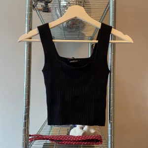 Ribbstickat linne - Ribbstickat linne från Gina Tricot i storlek XS