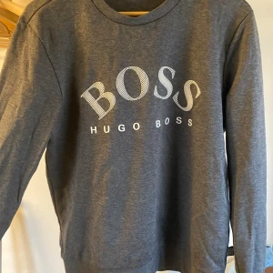 Hugo Boss tröja - Använd sällan  Bra skick 