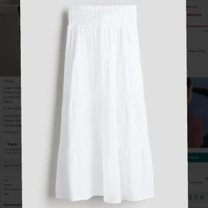 Lång sommarkjol - Storlek 170 sitter som xs/s stretch i midjan funkar även för M bra längd och oanvänd 