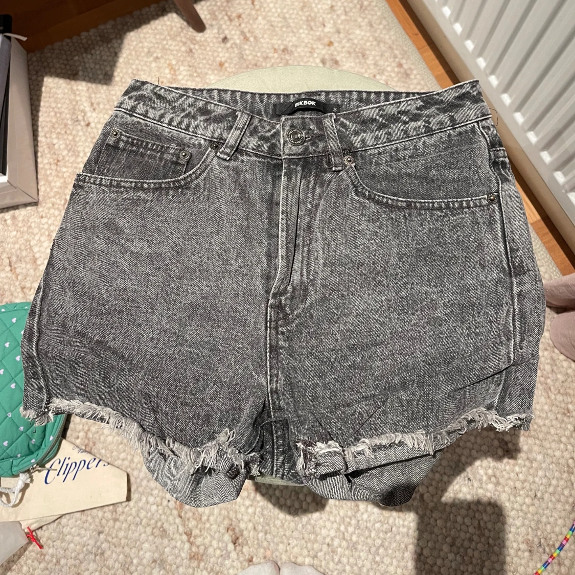 Gråa shorts