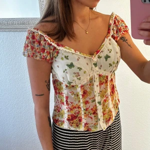 Topp - Jättefin topp från Urban Outfitters i storlek S, aldrig använd.