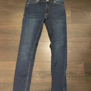 Farah jeans - Blåa jeans, Farah. Kan diktera pris