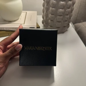 Marina Nilsdotter Ring  - Tänkte göra en intressekonflikt på min fina Maria Nilsdotter ring. Nypris är 3495kr. 