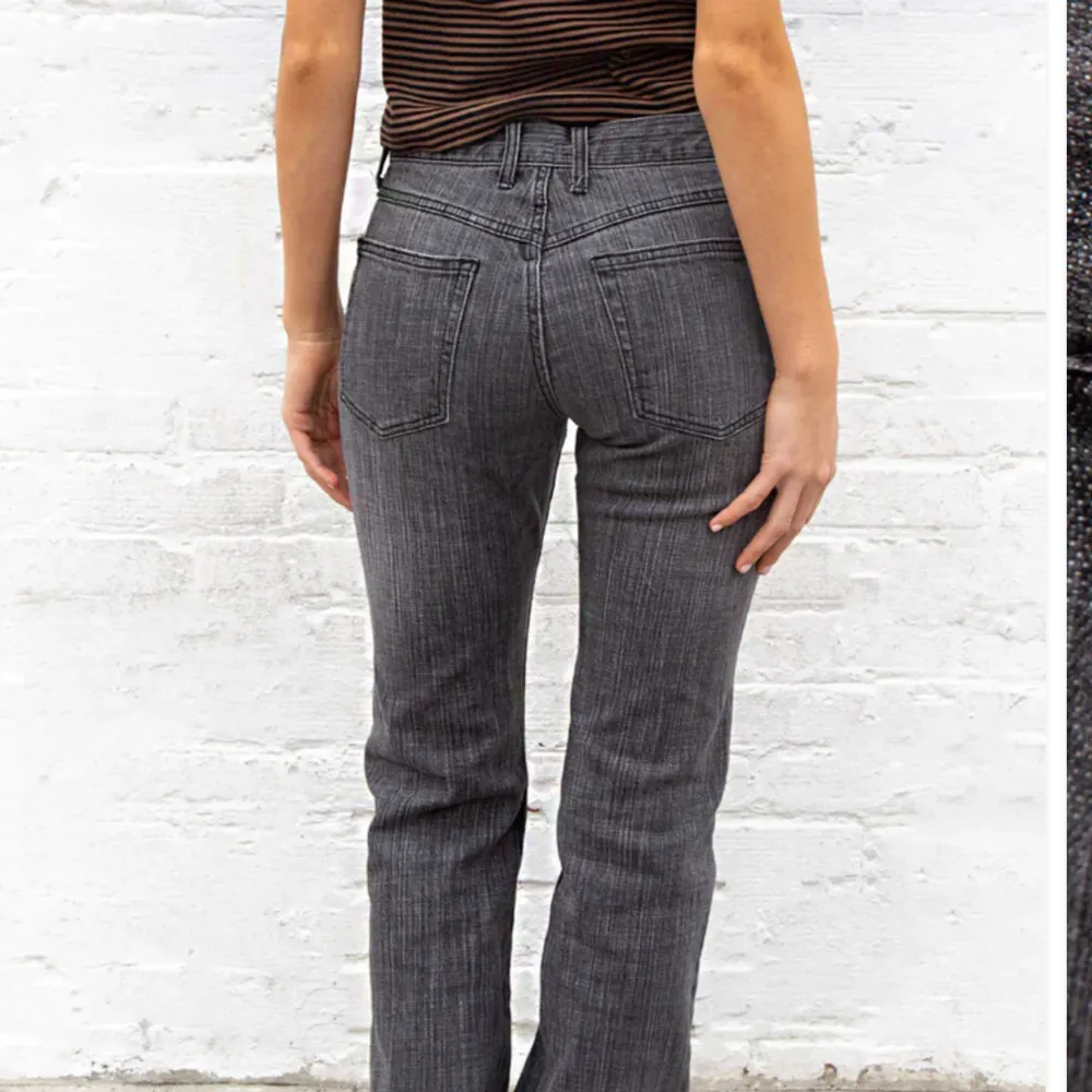 Jeans från brandy melville, passar storlek 36! Mått: innerben 80, midja 70 runt hela. Jeans & Byxor.