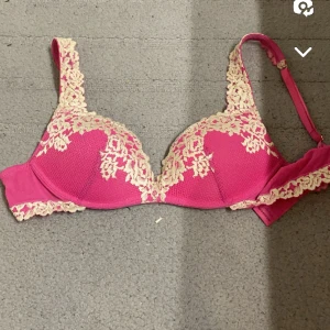 Intimissmi bh  - Köp kommer ske via köp, är bara lite osäker om jag vill sälja därför är det prisförslag Bh i 75 B skulle behövt 70 B därför säljer jag jättefint skick skriv om du vill köpa så lägger ju som köp nu om jag bestämt mig ❤️