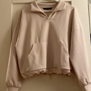 Tröja - Säljer denna tröja, då den inte kommer till användning, bra skick🤍