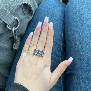 Edblad peak ring - Säljer min Edblad ring då den var lite för stor för mig. Stl 19.5 mm. Bara o skriva vid funderingar 💞