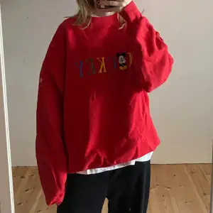 Disney sweatshirt som aldrig kommit till användning 