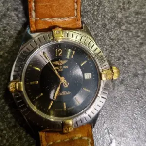 Breitling vintage klocka. Fin klocka utan repor på urtavlan. Finns mindre repor på baksida. 