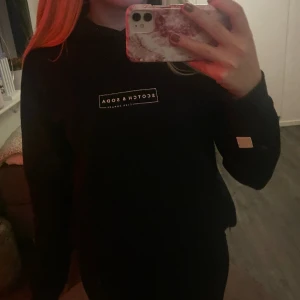 Scotch & Soda hoodie  - Säljer denna fina hoodie då den är lite för liten för mig. Storlek XS/14  Nyskick♡