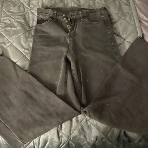 Svarta jeans  - Ett par sköna svarta jeans med bra form