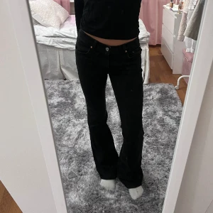 Jeans - Så snygga och populära lågmidjade jeans från Gina Tricot i mycket fint skick💞