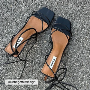 Nakd klackar - Fina och helt oanvända 