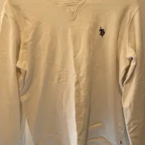 U.S POLO ASSSN sweatshirt från Kidsbrandstore, i jätte bra skick, använd 1 gång, storlek 15-16y, men kan passa XS-M, skriv för mer information 