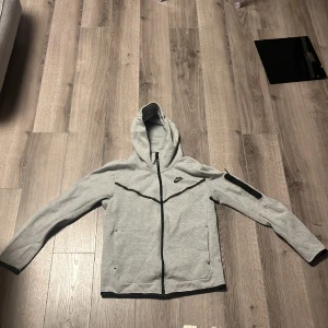 Nike hoddie  - Jätte bra skick och nästan aldrig använt, storlek s