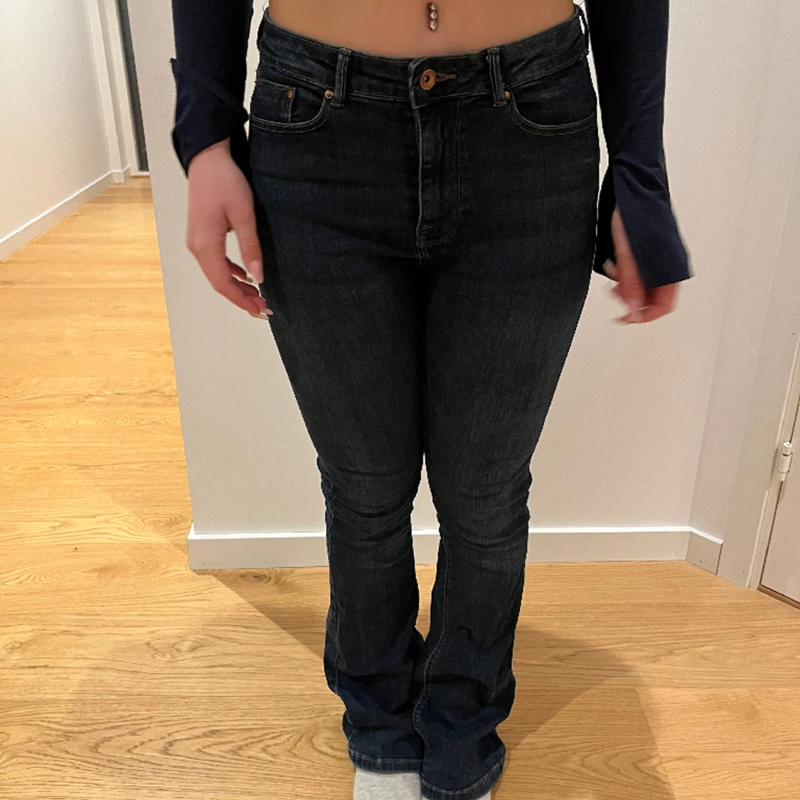 Mörkblåa jeans
