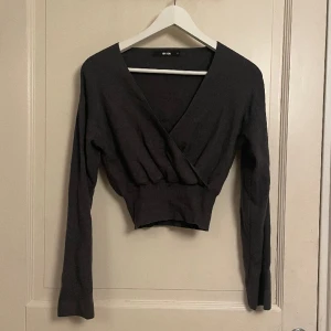 Grå tröja - Super fin, säljs då den inte används