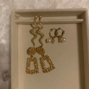 GULDIGA ÖRHÄNGEN - Dessa tre par örhängen för endast 49kr! Max användna 2 gånger. Fri frakt om du köper innan den 7 januari!🤩🩵