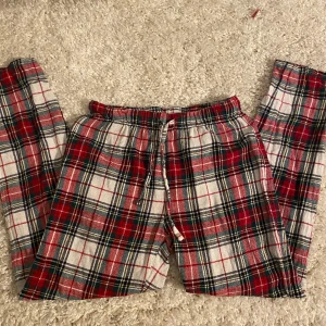 Pyjamasbyxor  - Säljer mina pyjamas byxor för att de är för korta på mig som är 169, pris kan diskuteras tryck på köp nu!❤️❤️❤️❤️