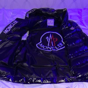 Moncler väst  - Moncler väst till salu storlek M